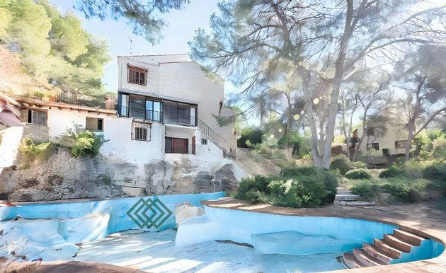 Foto 1 de Chalet en venta en Rocafort de 4 habitaciones con terraza y piscina