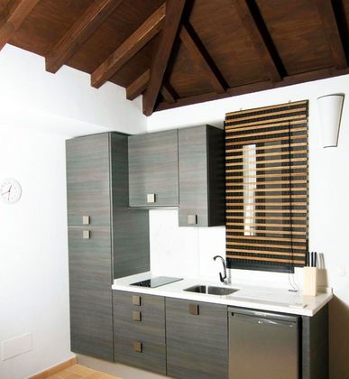 Foto 1 de Ático en venta en calle Fariñas de 2 habitaciones con terraza y aire acondicionado