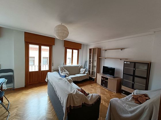 Foto 2 de Ático en alquiler en calle Arturo Merino de 5 habitaciones con muebles y balcón