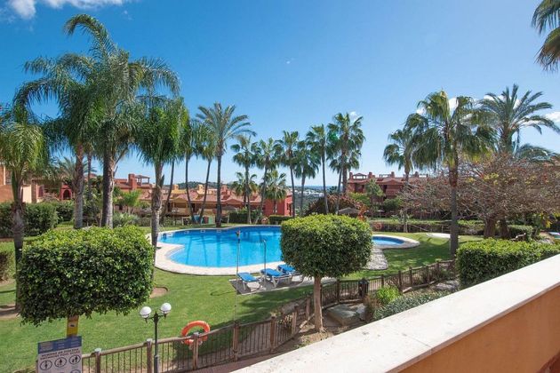 Foto 2 de Àtic en venda a Cabo Pino - Reserva de Marbella de 2 habitacions amb terrassa i piscina