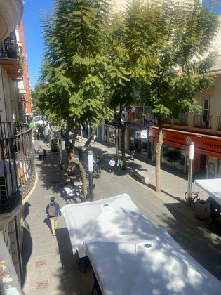 Foto 1 de Pis en venda a calle Ramón y Cajal de 4 habitacions amb terrassa i balcó