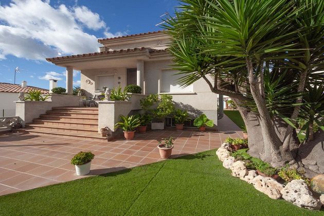 Foto 2 de Xalet en venda a Banyeres del Penedès de 5 habitacions amb terrassa i piscina