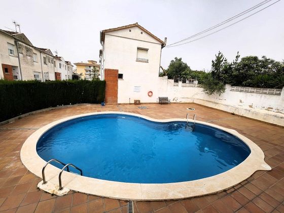 Foto 1 de Venta de casa en La Muntanyeta - La Franquesa de 4 habitaciones con terraza y piscina