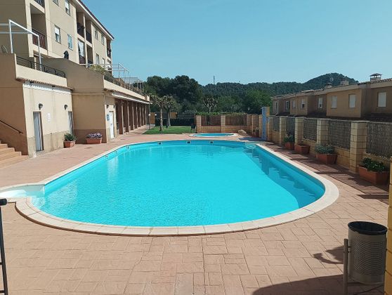 Foto 1 de Venta de piso en carretera Fuente del Oro de 3 habitaciones con terraza y piscina