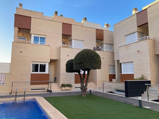 Foto 1 de Piso en venta en calle Gabriela Mistral de 2 habitaciones con terraza y piscina