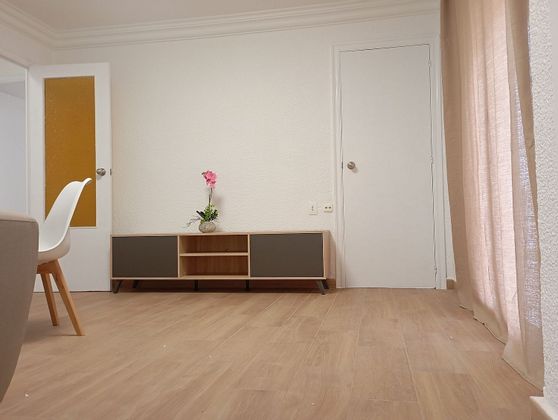 Foto 2 de Piso en alquiler en Carrús Oest - El Toscar de 3 habitaciones con muebles y balcón
