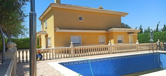 Foto 2 de Chalet en venta en Torrellano de 5 habitaciones con terraza y piscina