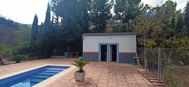 Foto 1 de Casa rural en venta en El Fondo de les Neus-El Hondon de las Nieves de 4 habitaciones con terraza y piscina