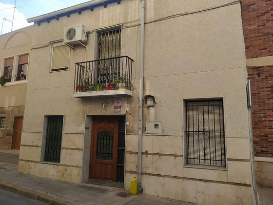Foto 1 de Venta de casa en El Raval - Portes Encarnades de 4 habitaciones con terraza y balcón