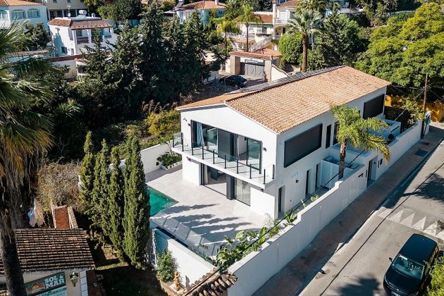 Foto 1 de Casa en venda a Nueva Andalucía centro de 5 habitacions amb terrassa i piscina
