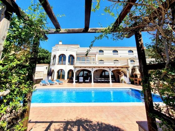 Foto 1 de Xalet en venda a Pau de 5 habitacions amb terrassa i piscina