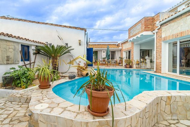 Foto 2 de Chalet en venta en Sanet y Negrals de 4 habitaciones con terraza y piscina