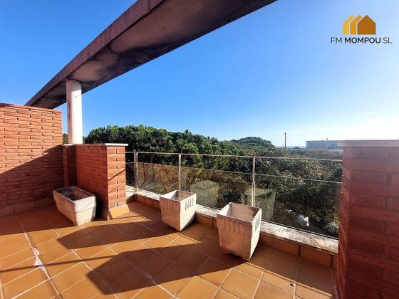 Foto 1 de Casa en venta en Gavà Mar de 5 habitaciones con terraza y piscina