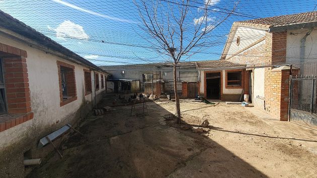 Foto 2 de Casa rural en venda a calle Mayor Baja de 6 habitacions amb piscina i jardí