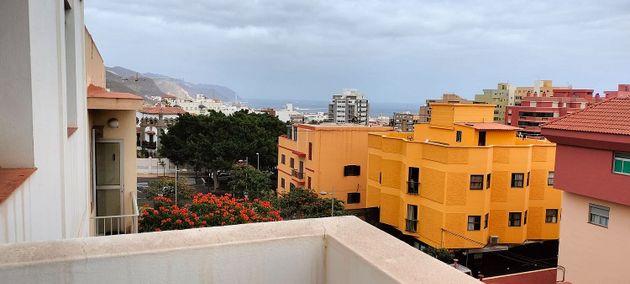 Foto 1 de Venta de piso en calle Santiago Sabina de 8 habitaciones con terraza y piscina