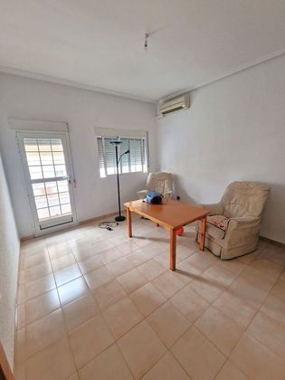 Foto 1 de Pis en lloguer a Centro - Mérida de 3 habitacions amb balcó i aire acondicionat