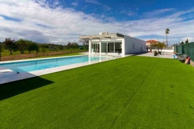 Foto 2 de Chalet en venta en Golf Guadiana de 4 habitaciones con terraza y piscina