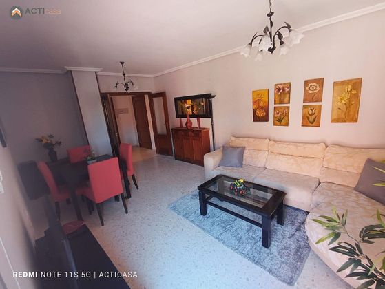 Foto 2 de Piso en alquiler en La Cañada de 4 habitaciones con terraza y muebles