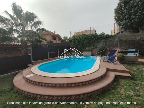 Foto 2 de Venta de chalet en L'Aragai - Prat de Vilanova de 4 habitaciones con terraza y piscina