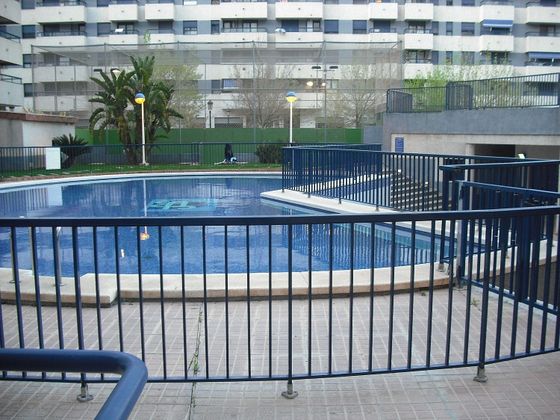 Foto 2 de Piso en venta en Camí Real de 2 habitaciones con piscina y garaje