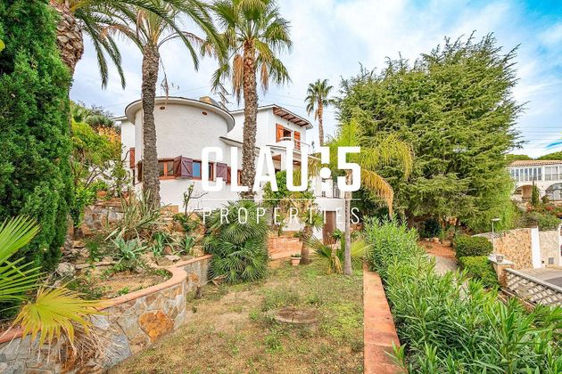 Foto 1 de Chalet en venta en Sant Pol de Mar de 4 habitaciones con terraza y jardín