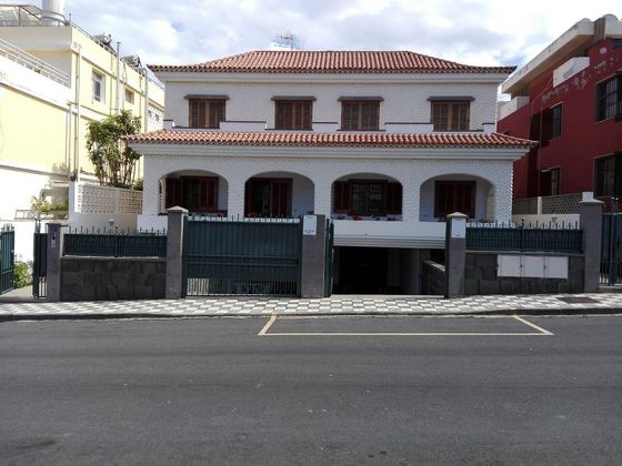 Foto 1 de Xalet en venda a calle Juan Ramón Jiménez de 10 habitacions amb terrassa i garatge