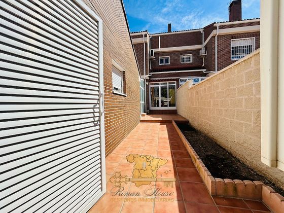 Foto 2 de Casa en venta en Fuentebella-San Felix-El Leguario de 4 habitaciones con terraza y piscina