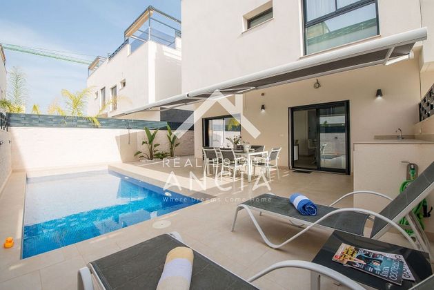 Foto 1 de Xalet en venda a Benijófar de 3 habitacions amb piscina i garatge