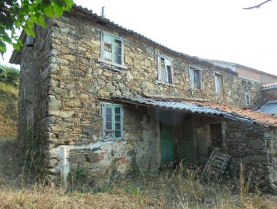 Foto 1 de Casa en venda a calle Lugar Calzada de 3 habitacions amb garatge i jardí