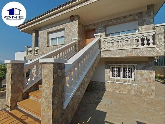 Foto 2 de Casa en venda a calle Del Falcó de 5 habitacions amb terrassa i garatge