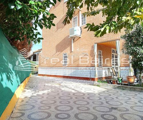 Foto 2 de Casa adossada en venda a Torrejón de Velasco de 4 habitacions amb terrassa i piscina