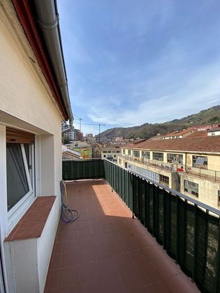 Foto 1 de Dúplex en venda a Eibar de 2 habitacions amb terrassa i balcó