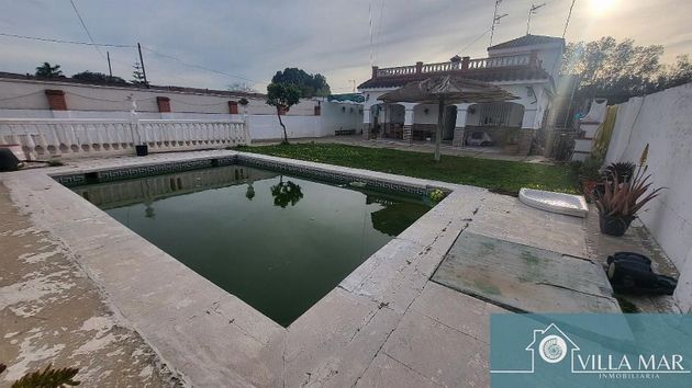 Foto 2 de Xalet en venda a Ctra Jerez-Ctra del Puerto de 8 habitacions amb piscina i jardí