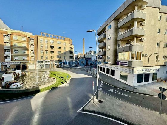 Foto 2 de Pis en venda a avenida De la Paz de 3 habitacions amb terrassa i balcó