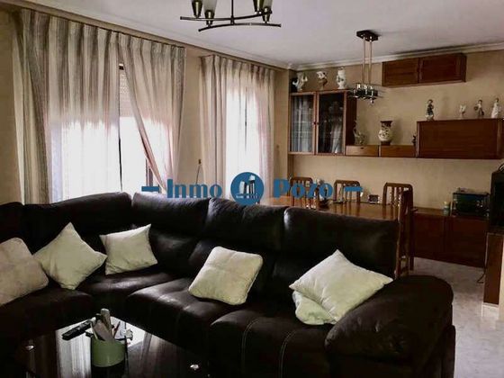 Foto 2 de Casa en venda a Almendralejo de 4 habitacions amb terrassa i aire acondicionat