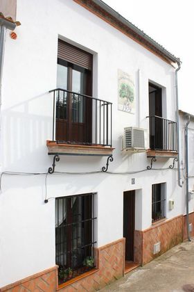 Foto 2 de Casa en venda a calle Virgen de Los Remedios de 3 habitacions amb terrassa i balcó