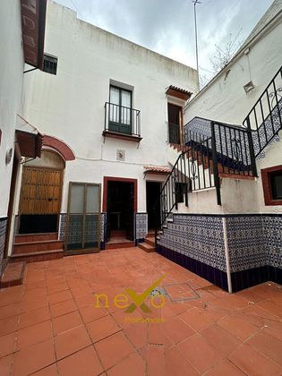 Foto 2 de Venta de chalet en Carmona de 6 habitaciones con terraza
