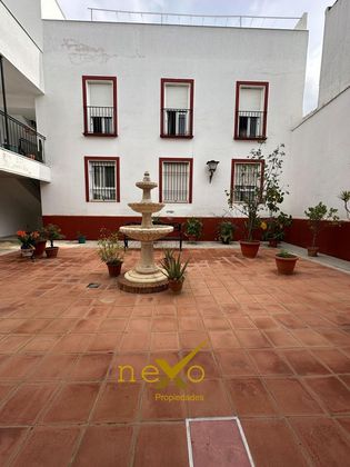 Foto 1 de Casa en venda a Carmona de 3 habitacions amb terrassa i garatge