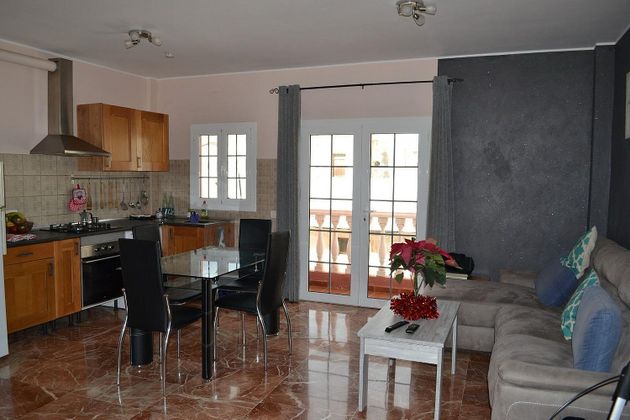 Foto 1 de Piso en venta en Vecindario-Paredilla-Sardina de 2 habitaciones con garaje