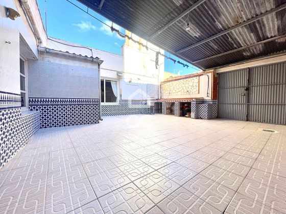 Foto 1 de Casa en venda a calle Narciso Yepes de 3 habitacions amb terrassa i piscina