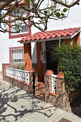 Foto 1 de Casa en venta en Almerimar - Balerma - San Agustín - Costa de Ejido de 4 habitaciones con terraza y garaje