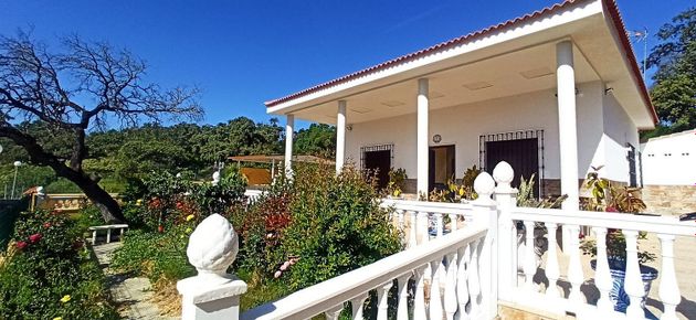 Foto 1 de Venta de chalet en Guillena de 2 habitaciones con terraza y jardín