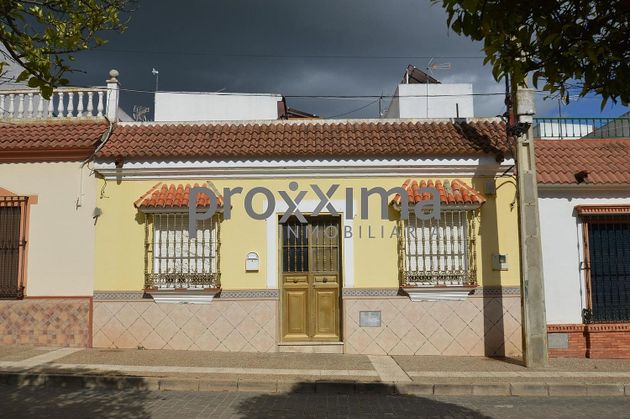 Foto 1 de Venta de casa adosada en Guillena de 3 habitaciones con terraza y aire acondicionado