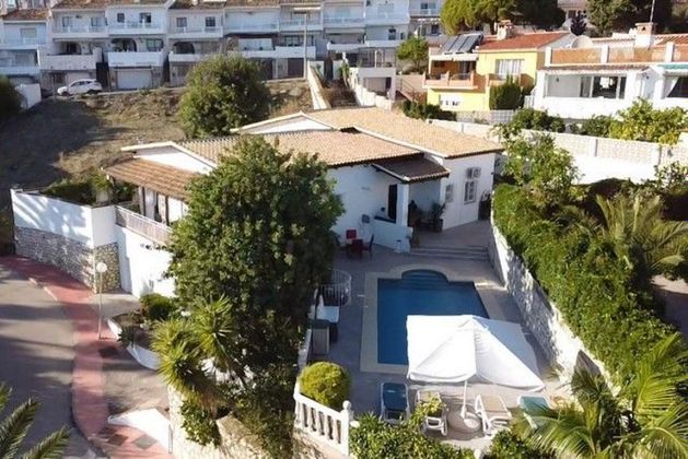 Foto 1 de Venta de chalet en Benalmádena pueblo de 4 habitaciones con terraza y piscina