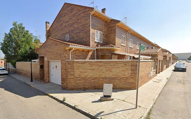Foto 1 de Casa adossada en venda a Los Robles de 3 habitacions amb terrassa i garatge