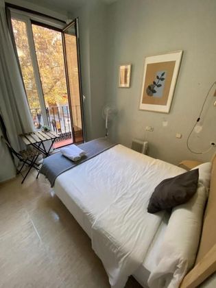 Foto 2 de Piso en alquiler en Sol de 4 habitaciones con muebles y balcón