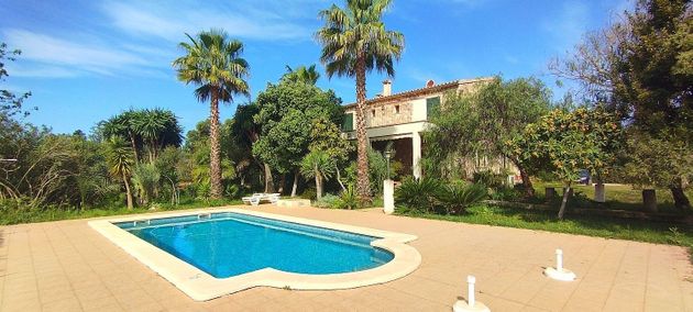 Foto 1 de Chalet en venta en Llubí de 5 habitaciones con terraza y piscina