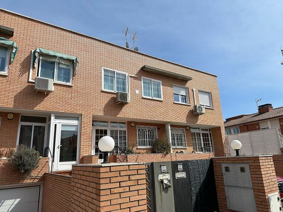 Foto 1 de Casa en venta en Daganzo de Arriba de 3 habitaciones con terraza y piscina