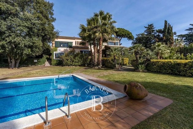 Foto 2 de Xalet en venda a Canet de Mar de 6 habitacions amb terrassa i piscina