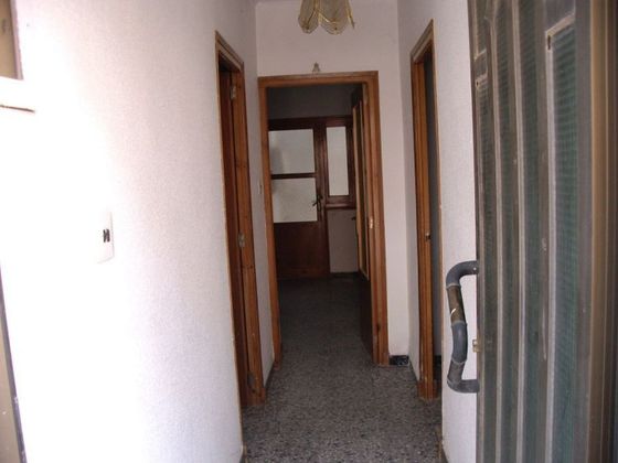 Foto 2 de Venta de piso en Almansa de 4 habitaciones con garaje